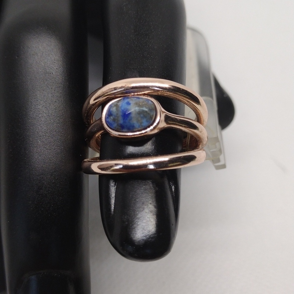Elegant Gold-Toned Ring with Striking Blue Stone – Size M - Picture 3 of 3